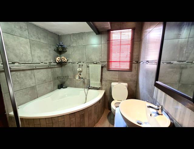 3 BEDROOM CLUSTER RENTED IN FLAMWOOD